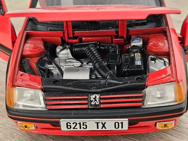 Peugeot 205 GTI Escala 1:18