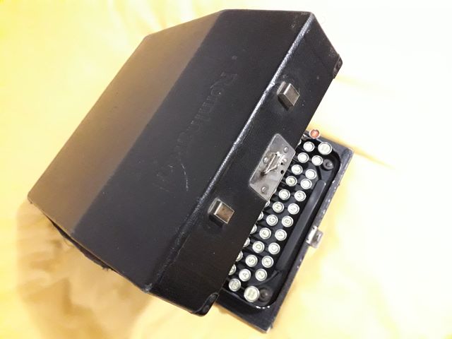 Máquina de escribir REMINGTON antigua