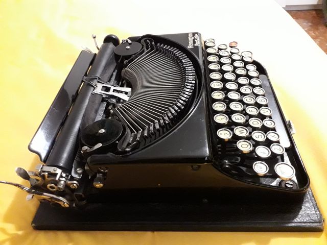 Máquina de escribir REMINGTON antigua