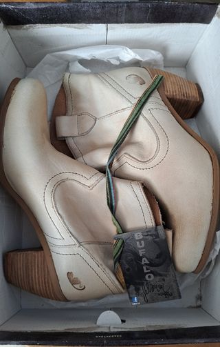 Botines piel de búfalo. Talla 40.
