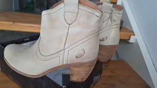 Botines piel de búfalo. Talla 40.