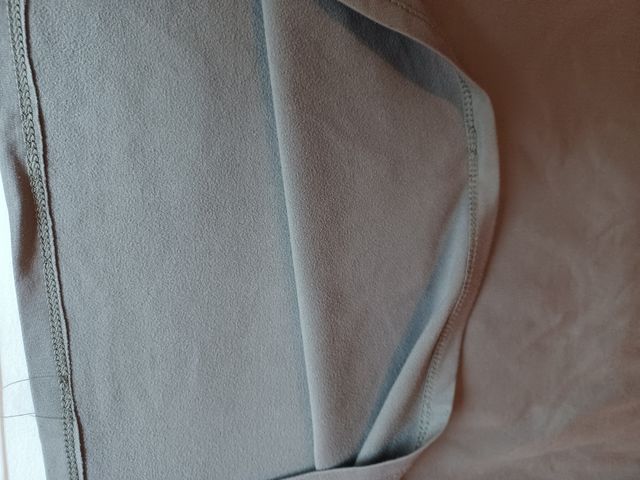 Suéter térmico cuello alto gris