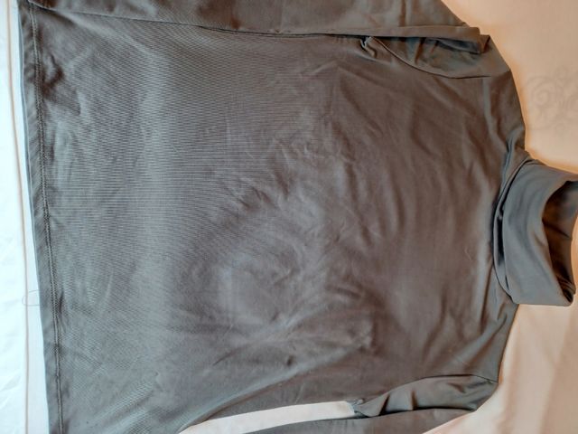 Suéter térmico cuello alto gris