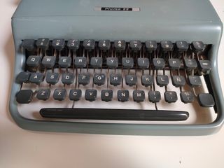 MÁQUINA DE ESCRIBIR OLIVETTI