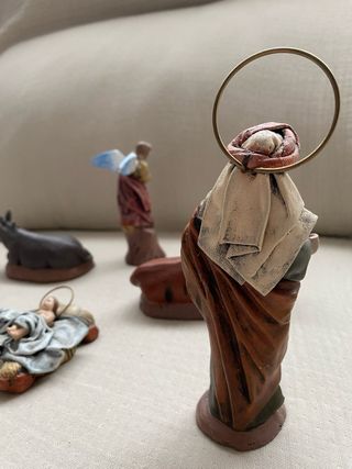 NACIMIENTO EN BARRO LIENZADO 6 FIGURAS. ARTESANÍA