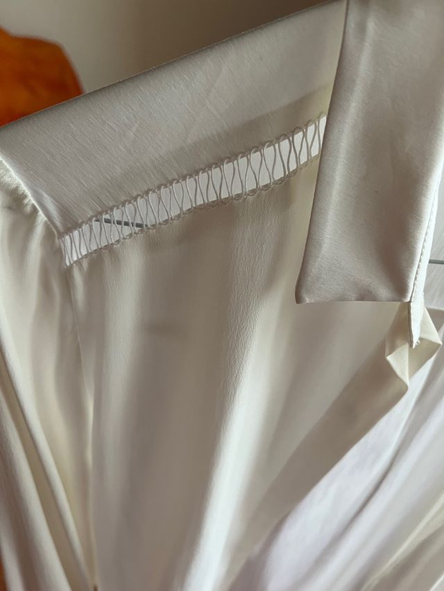 camicia bianca caractere 