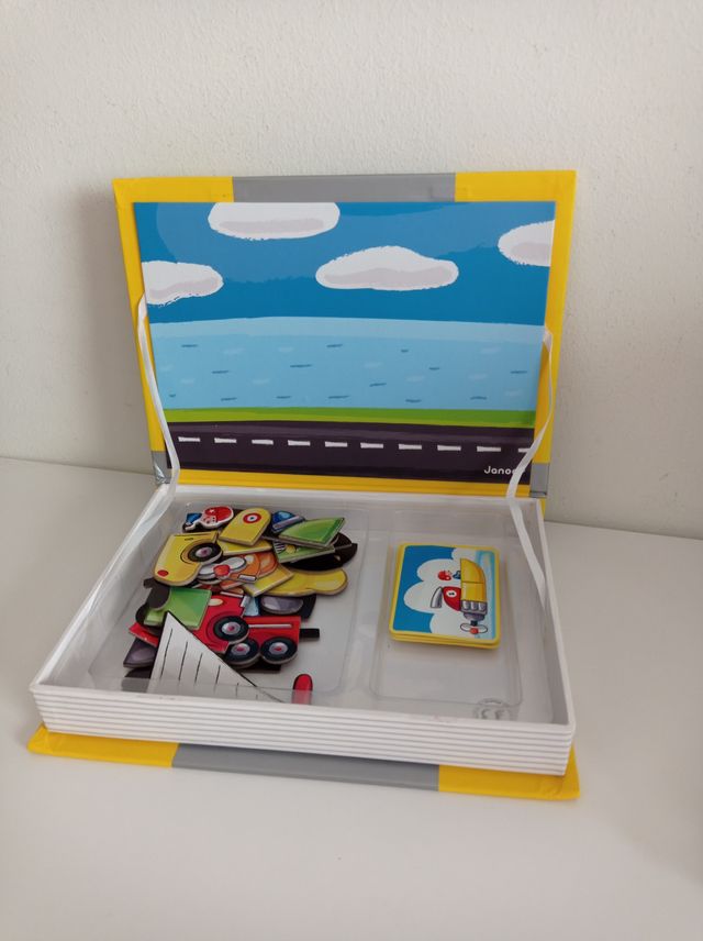 Puzzle magnético para crear medios de transporte