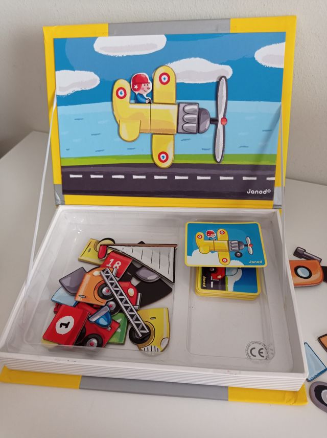 Puzzle magnético para crear medios de transporte