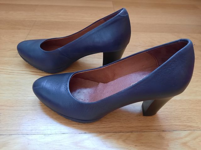 Zapatos piel de tacón azules