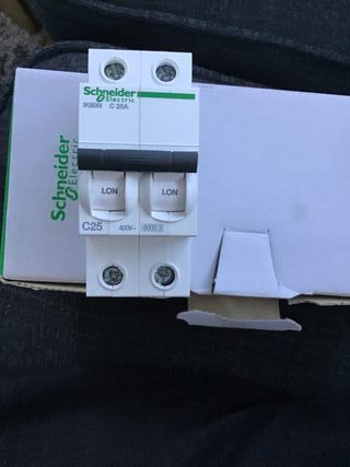 Interruptor A9K17225. 2P. 25A C