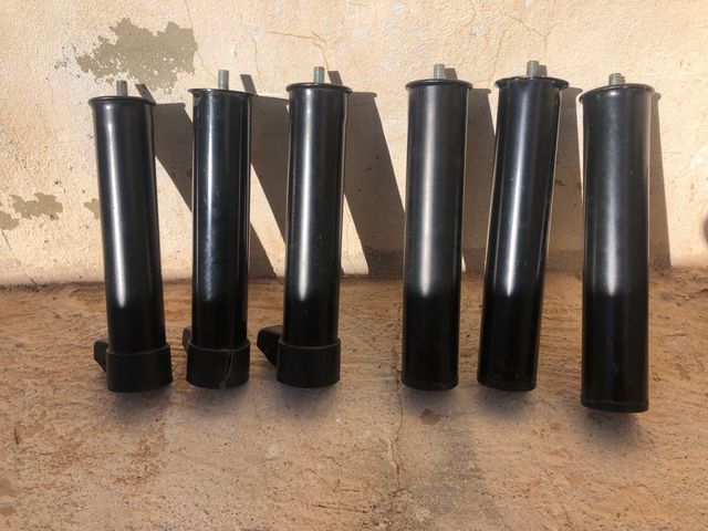 6 patas cama, 2 de ellas con ruedas