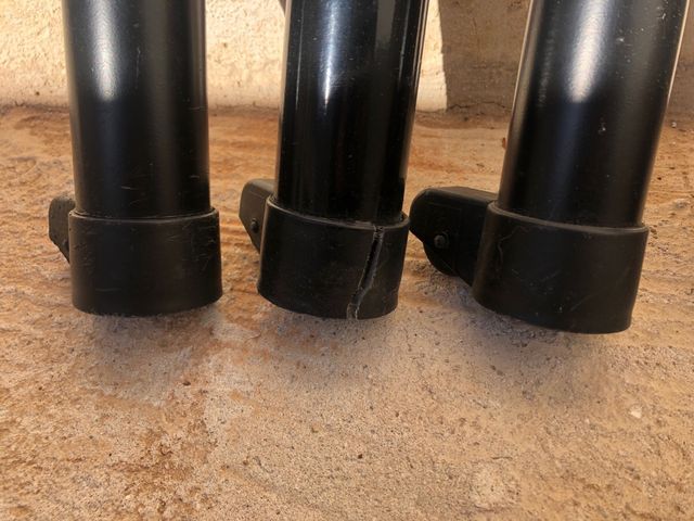 6 patas cama, 2 de ellas con ruedas