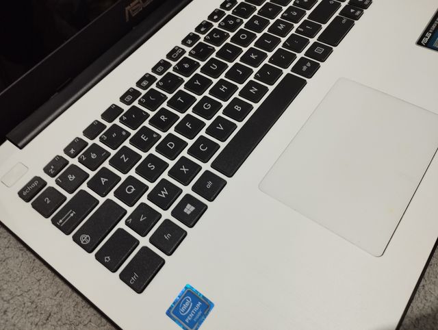 Portátil Asus 15,6" y SSD 128