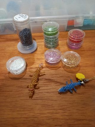 Llavero de cocodrilos de abalorios