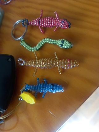 Llavero de cocodrilos de abalorios