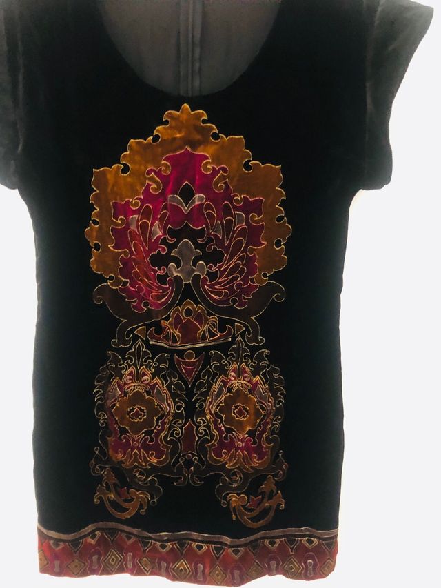 vestido terciopelo negro con estampado central