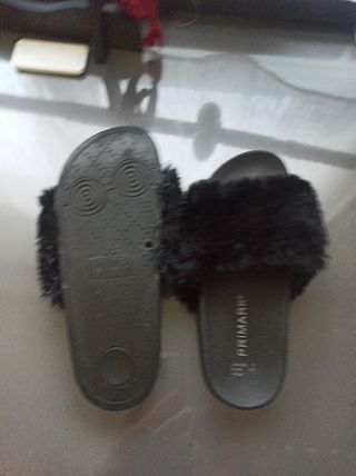 Chanclas pelo núm 38.