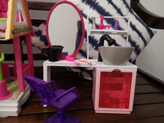 CASA PEGABLE Y SET PELUQUERIA