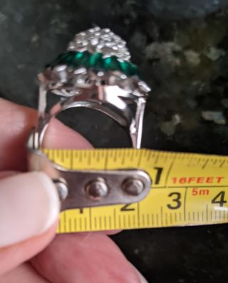 Conjunto de pendientes y sortija 