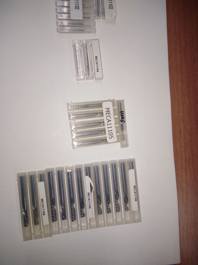 molte frese CNC con elica sinistra