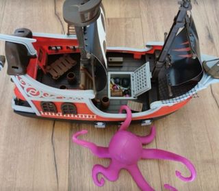 Barco pirata pin y pon action