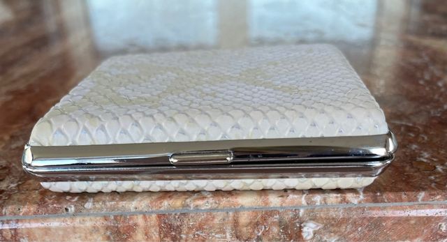 pitillera de piel de la firma Rimini a estrenar 