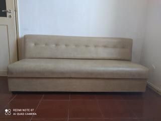 Sofá vintage em pele sintética