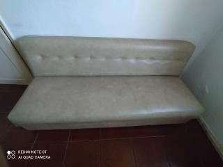 Sofá vintage em pele sintética