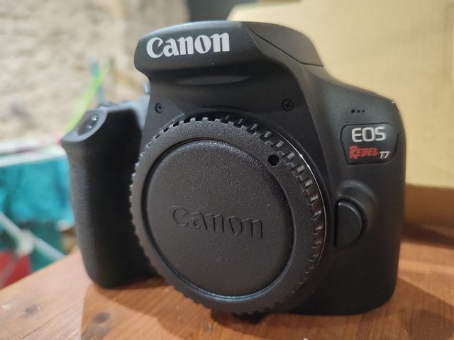 Camara Canon EOS Rebel T7 NUEVA