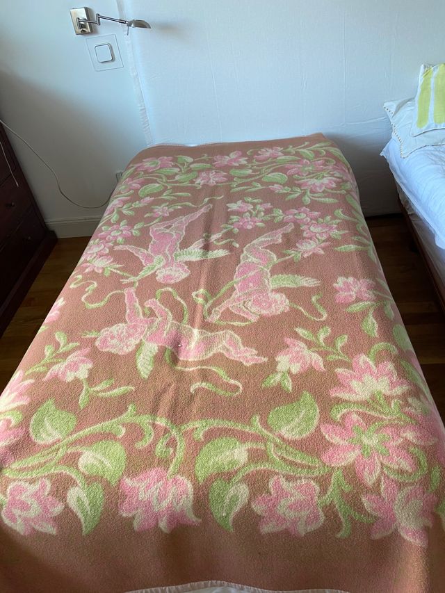 Manta PURA LANA reversible antigua perfecta. 