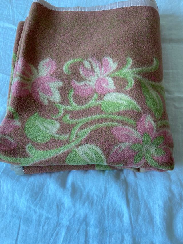 Manta PURA LANA reversible antigua perfecta. 