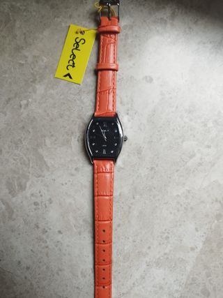 Reloj de mujer sin estrenar con correa de cuero