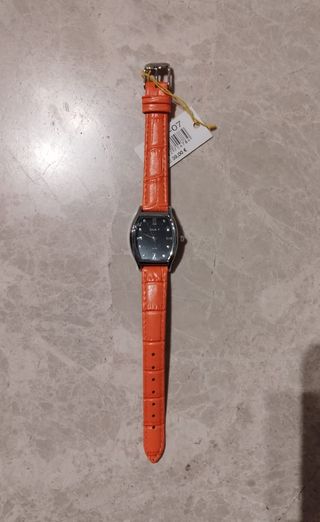 Reloj de mujer sin estrenar con correa de cuero