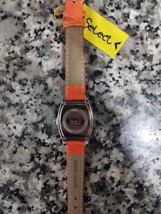 Reloj de mujer sin estrenar con correa de cuero