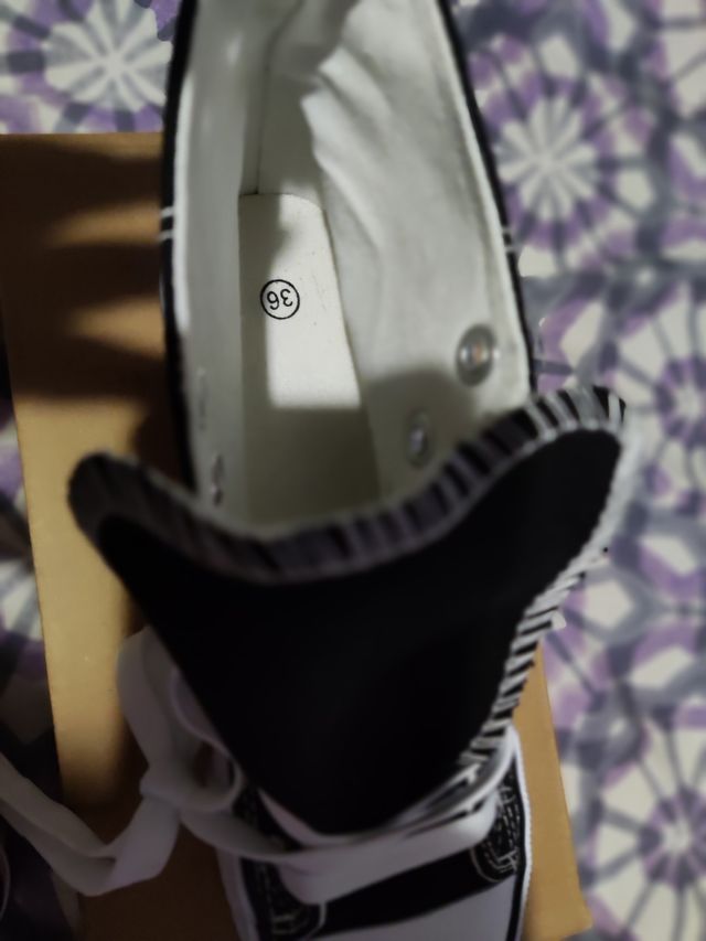 Bambas negras y blancas