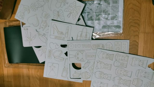 LOTE DE MANUALIDADES, cuentas, imanes, pegatinas