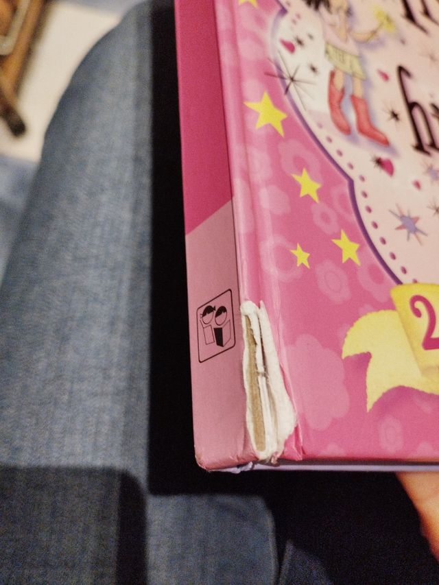 Niña y sus historias