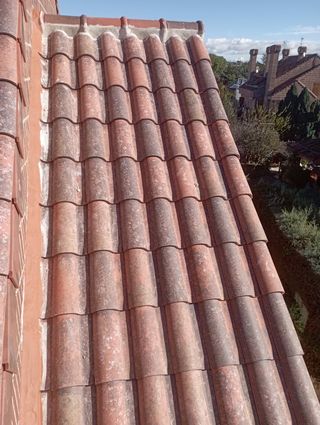 
Reparación e instalación de cubiertas y tejados.