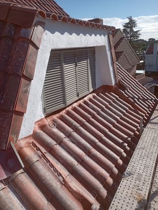 
Reparación e instalación de cubiertas y tejados.