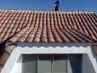 
Reparación e instalación de cubiertas y tejados.