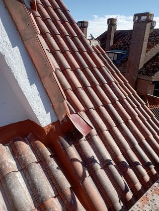 
Reparación e instalación de cubiertas y tejados.
