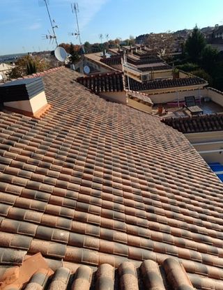 
Reparación e instalación de cubiertas y tejados.