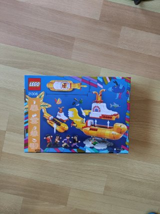 Lego Submarine Beathes.
