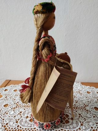 Bambolina in paglia legno russa