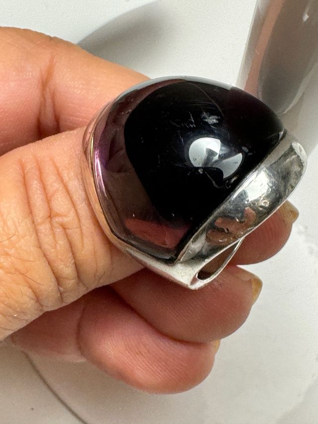 Anillo Luxenter de plata con piedra morada