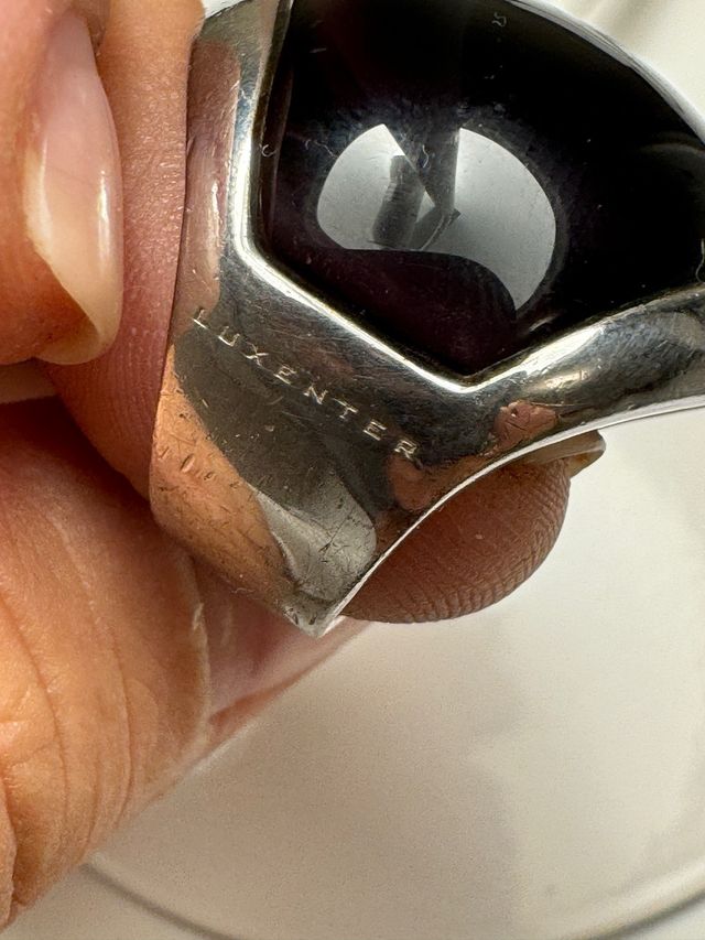 Anillo Luxenter de plata con piedra morada