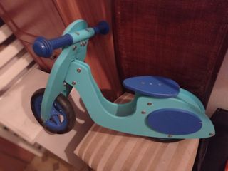 Correpasillos de madera sin pedales.