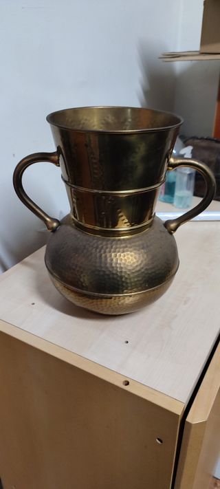 Jarra metálica antigua vintage
