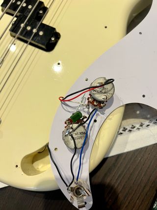 Luthier en Bacelona - ajustes mantenimiento 
