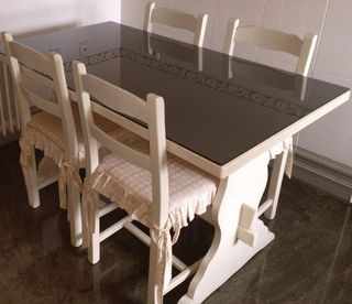 Mesa de madera lacada